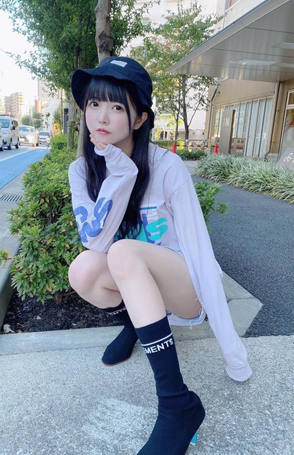  小野寺梓 太もも