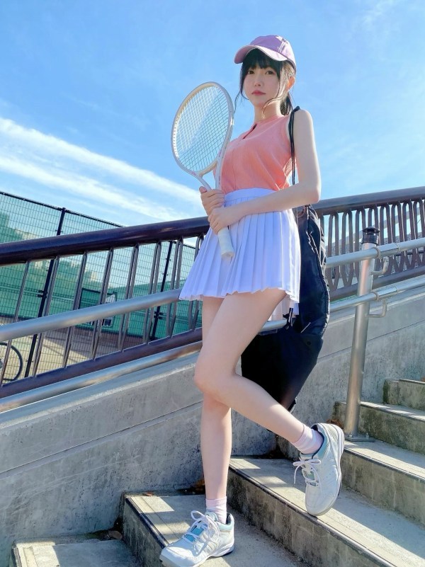  小野寺梓 太もも