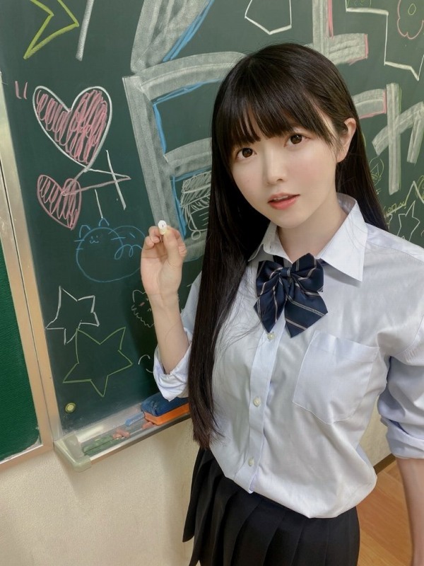  小野寺梓 制服