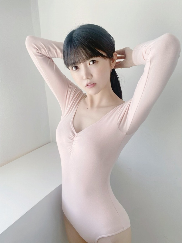  小野寺梓 レオタード
