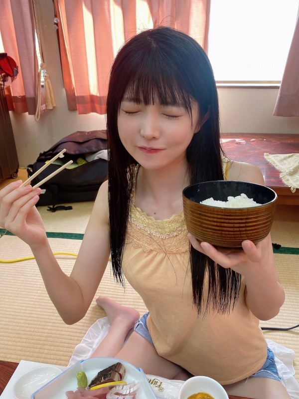  小野寺梓 生足