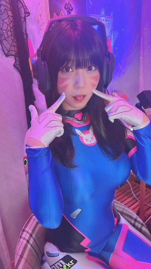 伊織もえ 舌出し