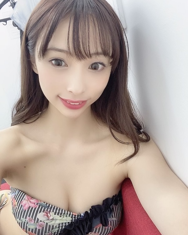 鶴巻星奈　SNS画像