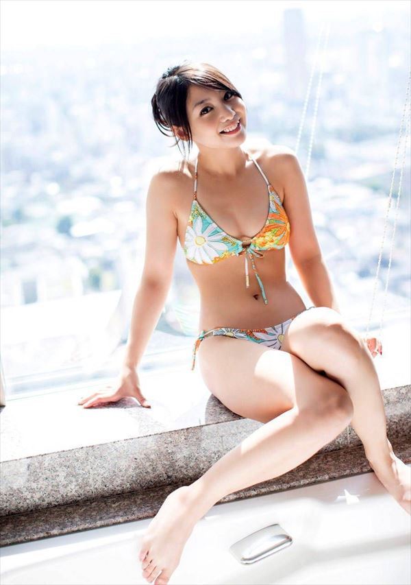 小池唯 ビキニ 水着