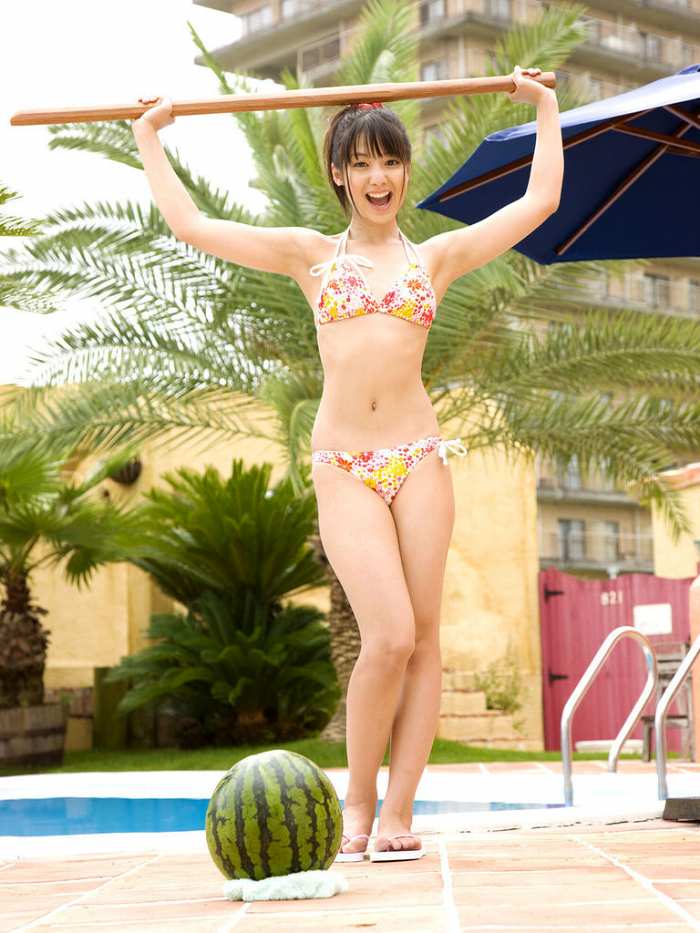 小池唯 ビキニ 水着