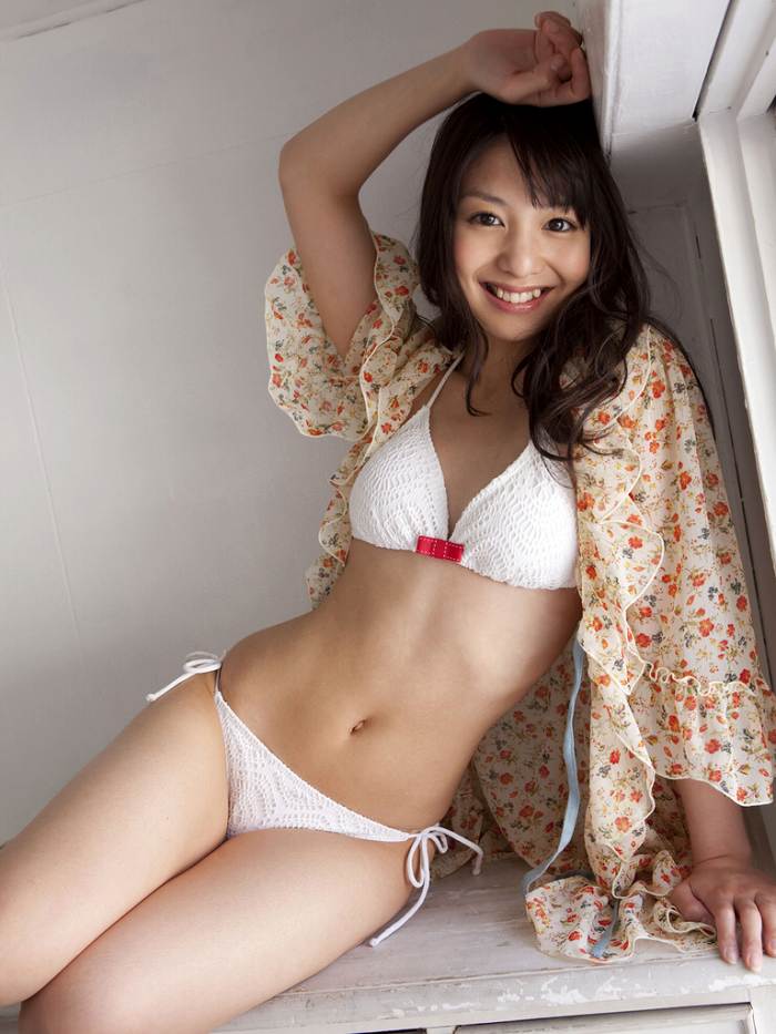 小池唯 ビキニ 水着