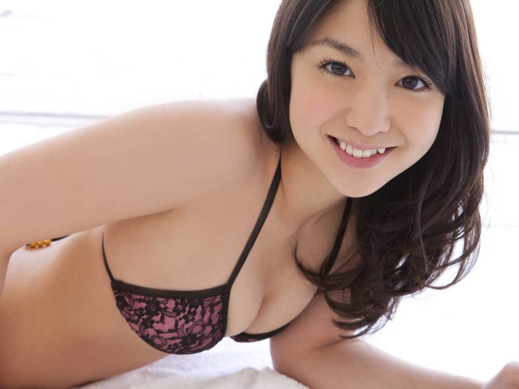 小池唯 ビキニ 水着