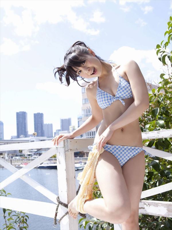 小池唯 ビキニ 水着