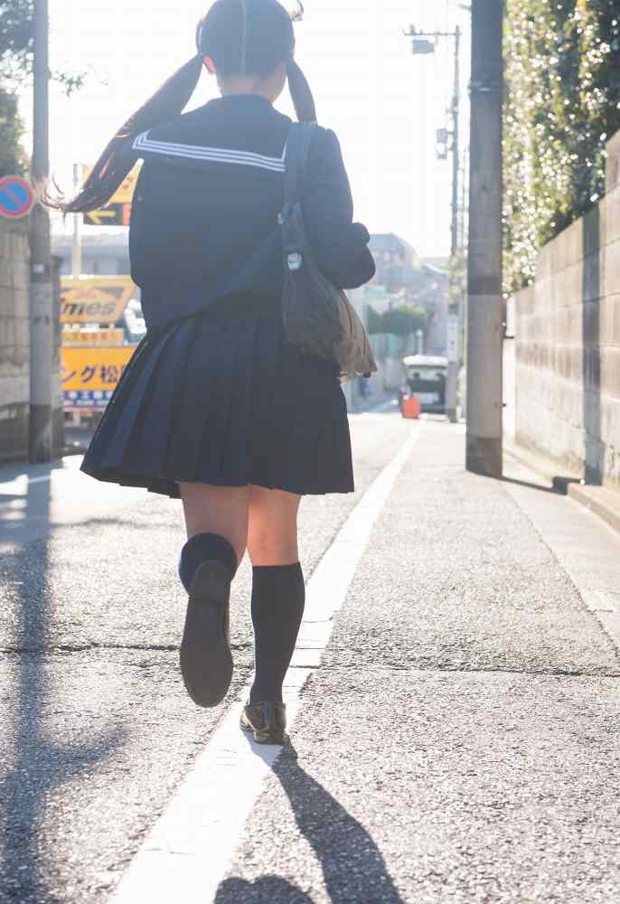 和泉ひより セーラー服コスプレ