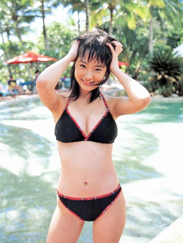 山本彩乃 水着 脇