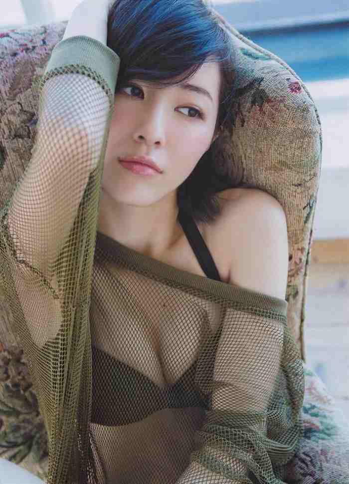 松井珠理奈 谷間 セクシー