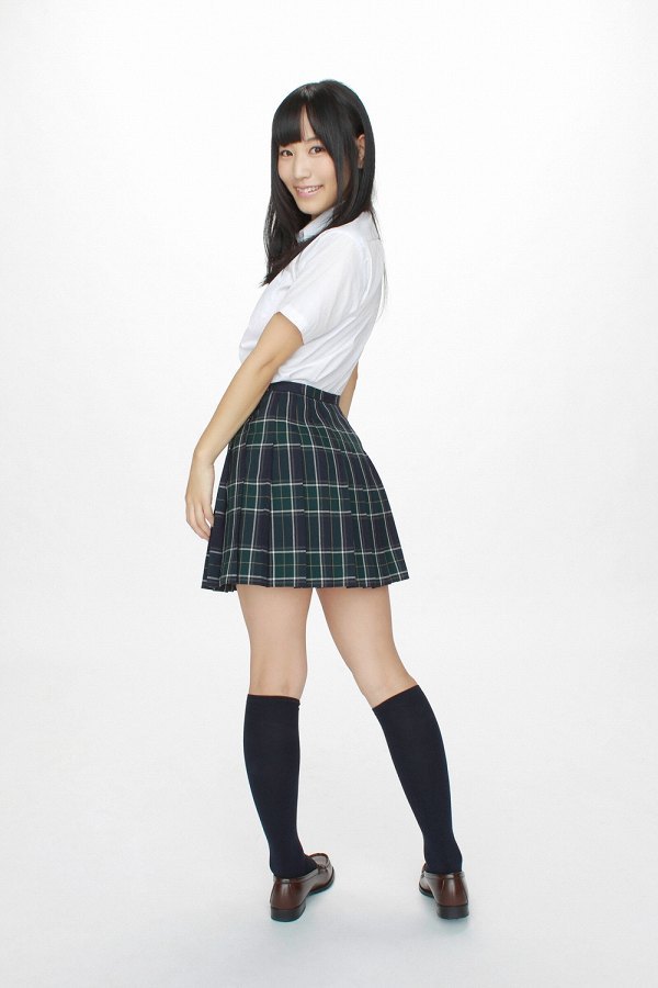 浜田由梨 制服コスプレ