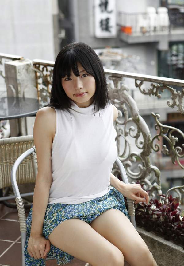 白河優菜 太もも